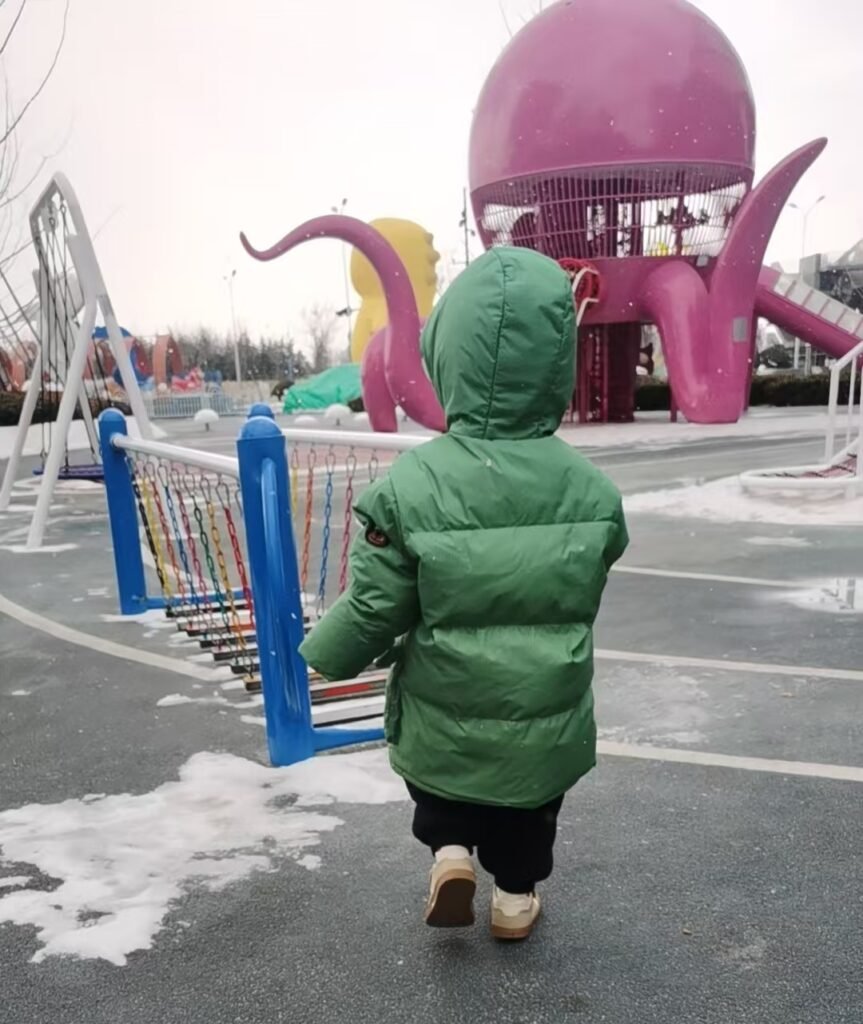 Tubao, 620 Days After Yolk Sac Tumor Surgery, Watching the Snow